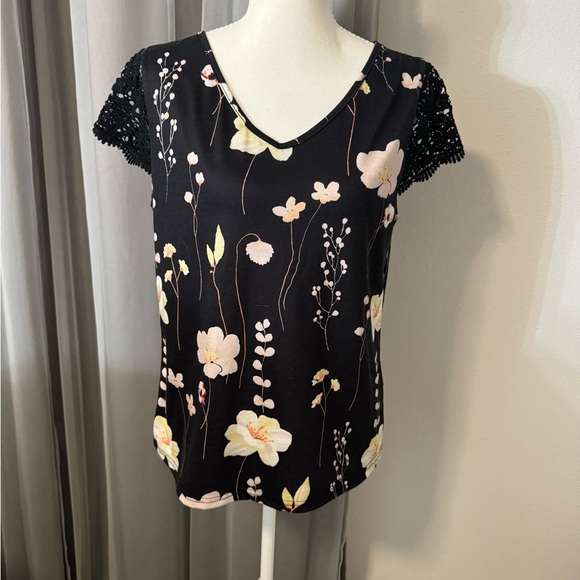 SHEIN Tops - SHEIN Black Floral V Neck Crochet Sleeve Blouse Size L Lightweight Top